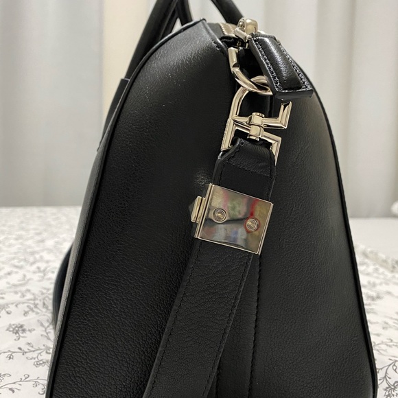 Givenchy Medium Antigona - Picture 7 of 9